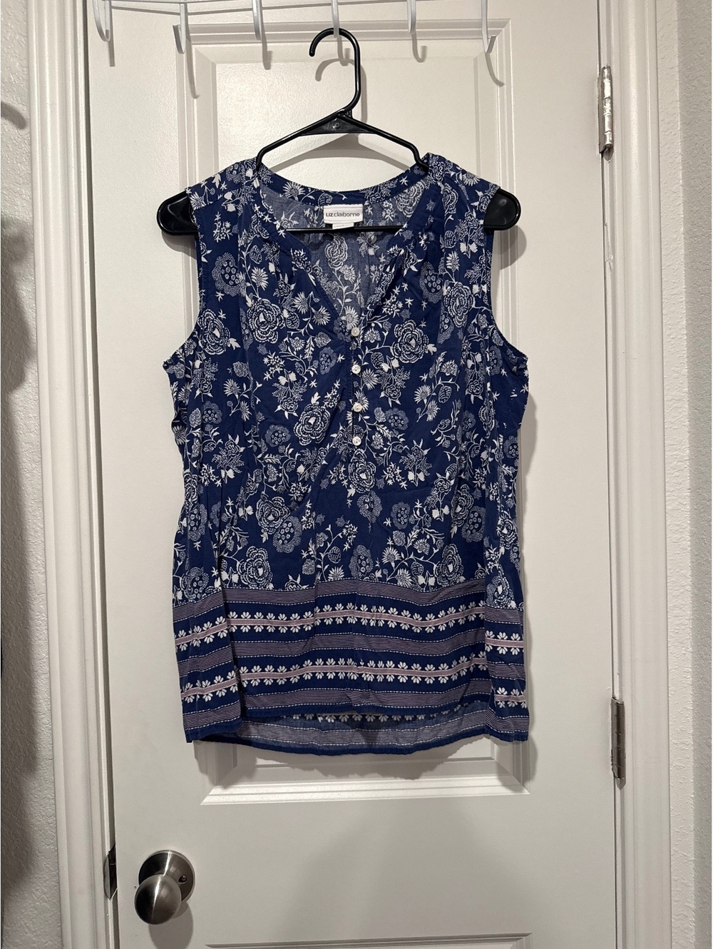 Liz Claiborne Women's Large Navy Blue and White Floral Sleeveless Rayon Top